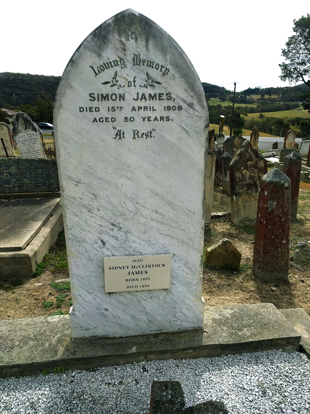 Photo of headstones/Simon James d1908 hdstn Bowenfels Pres cem